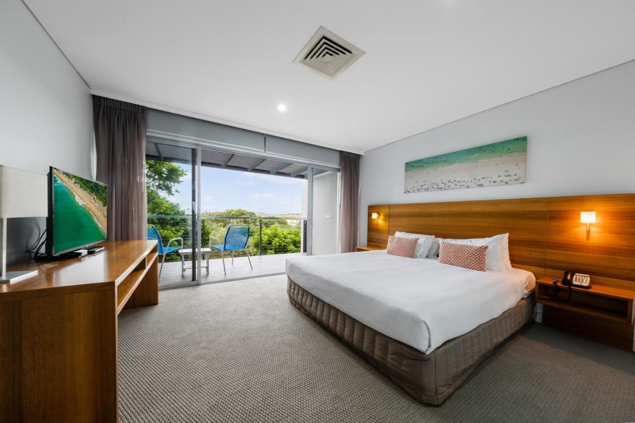 Pullman Magenta Shores Resort Entrance Exterior photo A bedroom at the Mantra on Saltwater Island