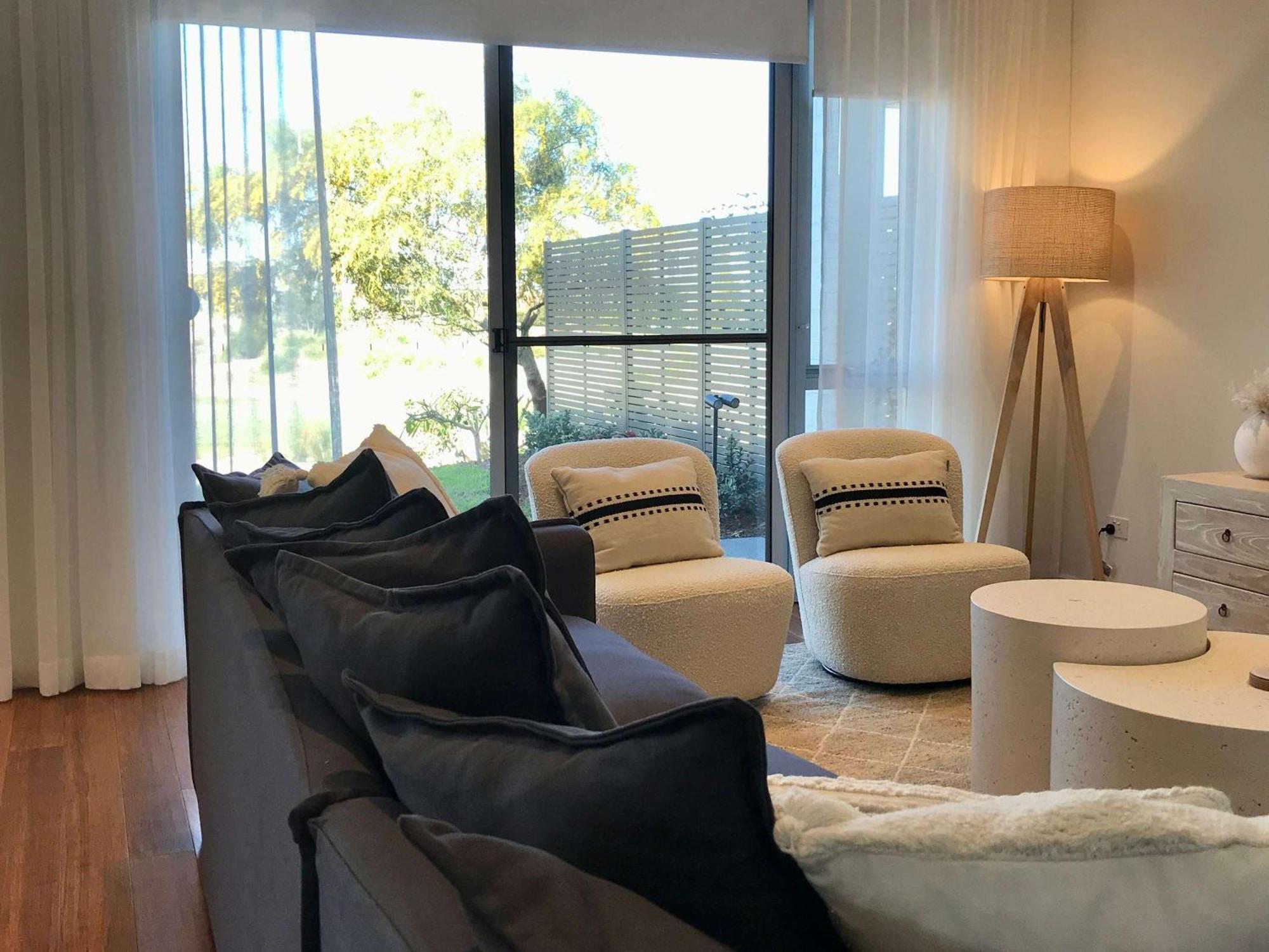Pullman Magenta Shores Resort Entrance Exterior photo A living room in a typical apartment at the complex